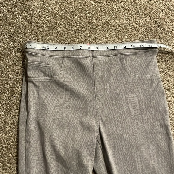 Spanx Gray Snake Skin Pattern Ankle Length Leggings Jeggings Large - Picture 8 of 10